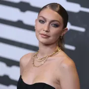 Gigi Hadid rodila je prije četiri mjeseca, a već ima zavidnu liniju. Evo kako