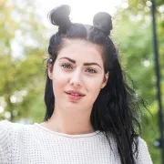Jednostavne i praktične frizure koje će osvježiti tvoj look