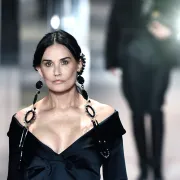Demi Moore šokirala je sve na pariškom tjednu mode