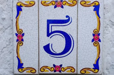 Po numerologiji, broj 5 će obilježiti tvoj put ove godine. Evo što očekivati