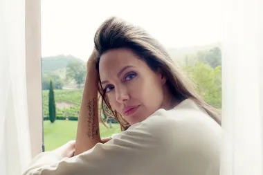Angelina Jolie pozirala za Vouge i opet pokazala da je neuništiva