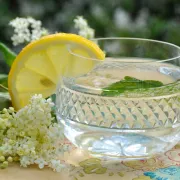 Recept za domaći sok od bazge koji će te vratiti u dane djetinjstva