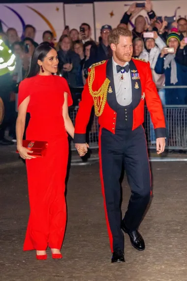 Tko je nosi bolje? Rebel Wilson i Meghan Markle zablistale u istoj haljini