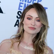 Olivia Wilde - od problema s aknama do porculanske puti. Koja je njezina tajna?
