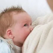 Jesi li znala ove nevjerojatne činjenice o majčinom mlijeku?