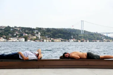Voliš zadrijemati poslije ručka? Evo što znanost kaže o tome