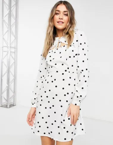 Nose nam se točkice pa smo pronašle deset polka dot haljina