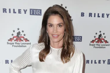 Cindy Crawford ima savršenu liniju i u šestom desetljeću, a evo i kako