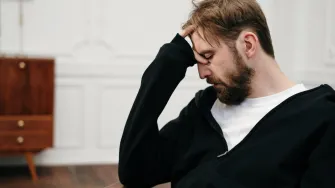 I muškarci osjećaju simptome trudnoće dok su im žene trudne. Evo zbog čega