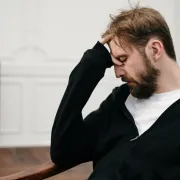 I muškarci osjećaju simptome trudnoće dok su im žene trudne. Evo zbog čega