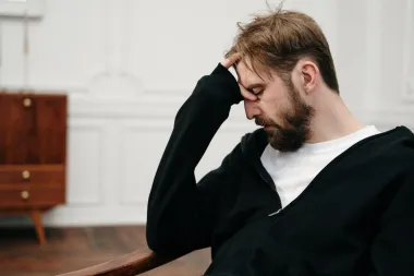 I muškarci osjećaju simptome trudnoće dok su im žene trudne. Evo zbog čega