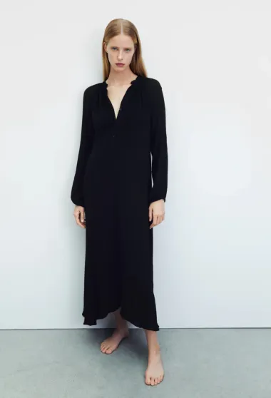 Ženstvene i klasične - crne haljine za stylish proljeće