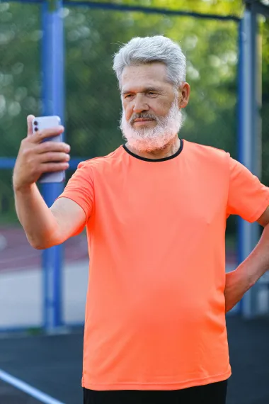 Kolumna jedne singl žene: Stariji frajeri i mlađe cure