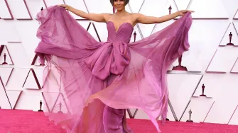 Halle Berry 'pomela' crveni tepih haljinom, ali i oduševila novom frizurom