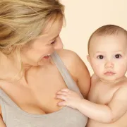 Jesi li znala? Zašto većina mama nosi dijete na lijevoj strani?