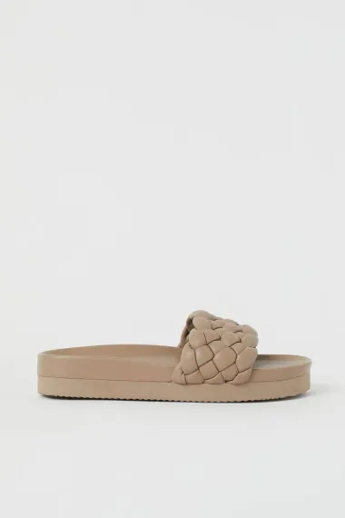 Pletene sandale - elegantni modni hit za toplije dane