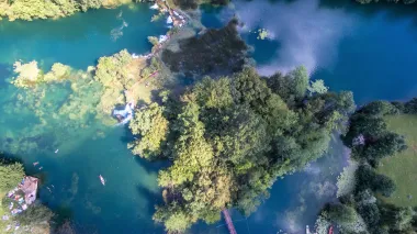 Pronašle smo prekrasnu malu kućicu uz rijeku za odmor iz snova