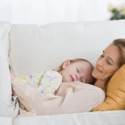 Uspavljivanje mališana: Trebaju li mame slušati srce ili razum?