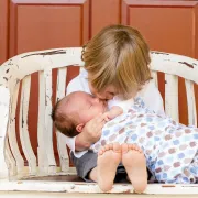Mogu li bebe prepoznati glas brata ili sestre? Stručnjaci imaju odgovor