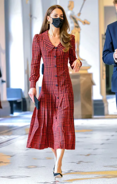 Kate Middleton ne može pogriješiti. Ovaj put je oduševila u retro crvenoj haljini