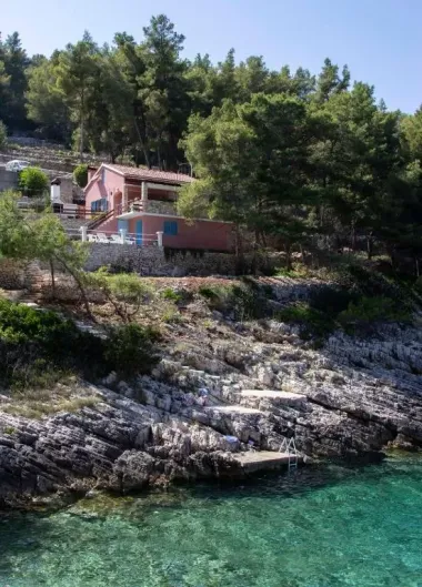 Želimo ondje na odmor: Izolirana kuća na Korčuli s privatnom plažom