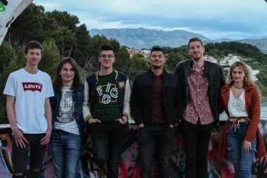 Zo predstavio svoj drugi singl, pop baladu 'Mjesto pod suncem'