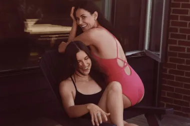 Kao sestre: Demi Moore oduševila u kampanji za badiće sa svoje tri kćeri