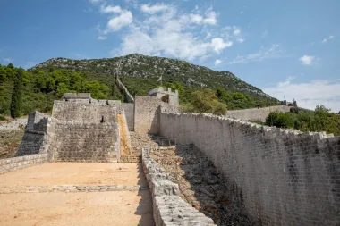 Stonske zidine, nakon Kineskog zida, najbolje su očuvani obrambeni zid
