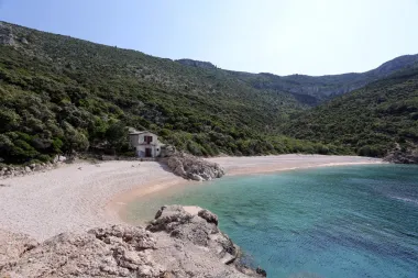Otok Cres skriva brojne prekrasne plaže i uvale, a ovo je top pet najljepših