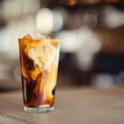 Thai ledena kava, espresso tonik ili ledene kocke: 3 super recepta s kavom