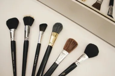 Slavna vizažistica otkrila koji je najbolji način za čišćenje make up kistova