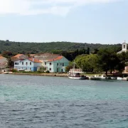Posjeti Ilovik, otok cvijeća na kojem su automobili zabranjeni