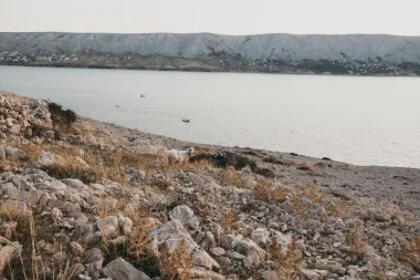 Pag skriva neke od najljepših plaža, ali i prirodne fenomene