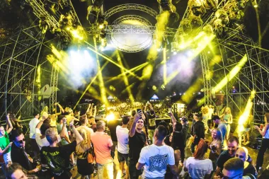 LMF iznad svih očekivanja - nekoliko tisuća ljudi partijalo na Jarunu uz poznate svjetske DJ-eve