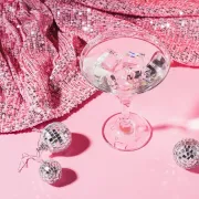 To nam treba! Rozi craft gin sa šljokicama kojeg ćeš obožavati