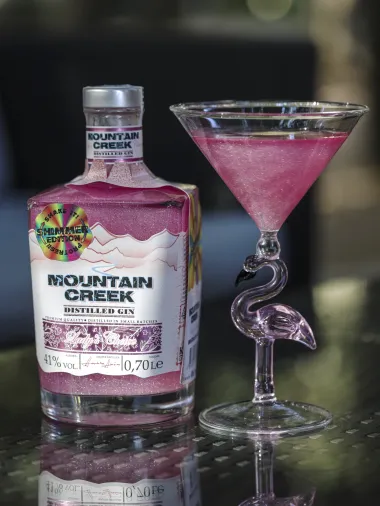 To nam treba! Rozi craft gin sa šljokicama kojeg ćeš obožavati