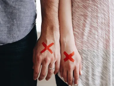 Obrati pažnju na ova 4 suptilna znaka da frajer s tobom ne misli ozbiljno