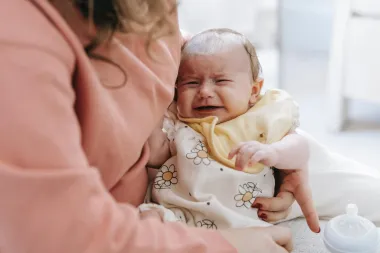 'Cry it out' metoda: Je li u redu pustiti bebu da neko vrijeme plače?