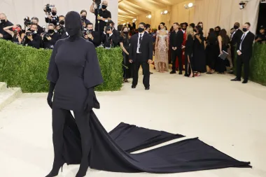 Prepoznaješ li tko je na fotki? Nije Dementor već Kim K!