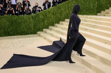 Prepoznaješ li tko je na fotki? Nije Dementor već Kim K!