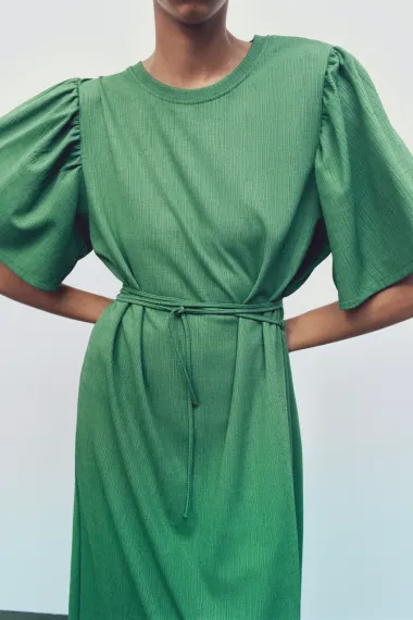 Top 10: Mango i Zara zeleni komadi koje želimo ove jeseni