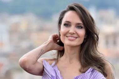 Modna pravila po desetljećima: Koje stvari i kad bi trebala prestati nositi?