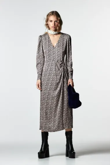 Zara nas je oduševila ponudom jesenskih midi haljina