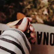 Nokti u trendu: Sjajne jesenske manikure za malo inspiracije