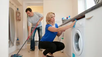 Pretvori kućne poslove u trening: Kako potrošiti više kalorija dok čistiš?