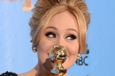 Prekinula šutnju, opet ljubi i izgleda bolje no ikad: Adele na naslovnici Voguea