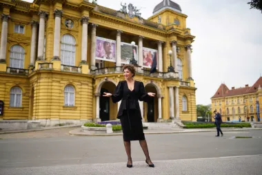 Ecija Ojdanić performansom najavila najizvođeniju kazališnu predstavu u Hrvatskoj u proteklih godinu dana