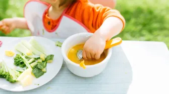 Kada i na koji način započeti s dohranom djece