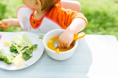 Kada i na koji način započeti s dohranom djece