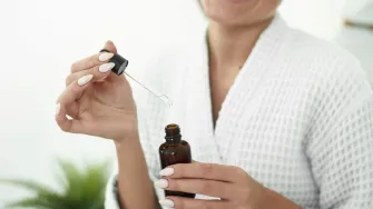 Za jesenski 'boost', tu su serumi za njegu lica koji će koži vratiti sjaj